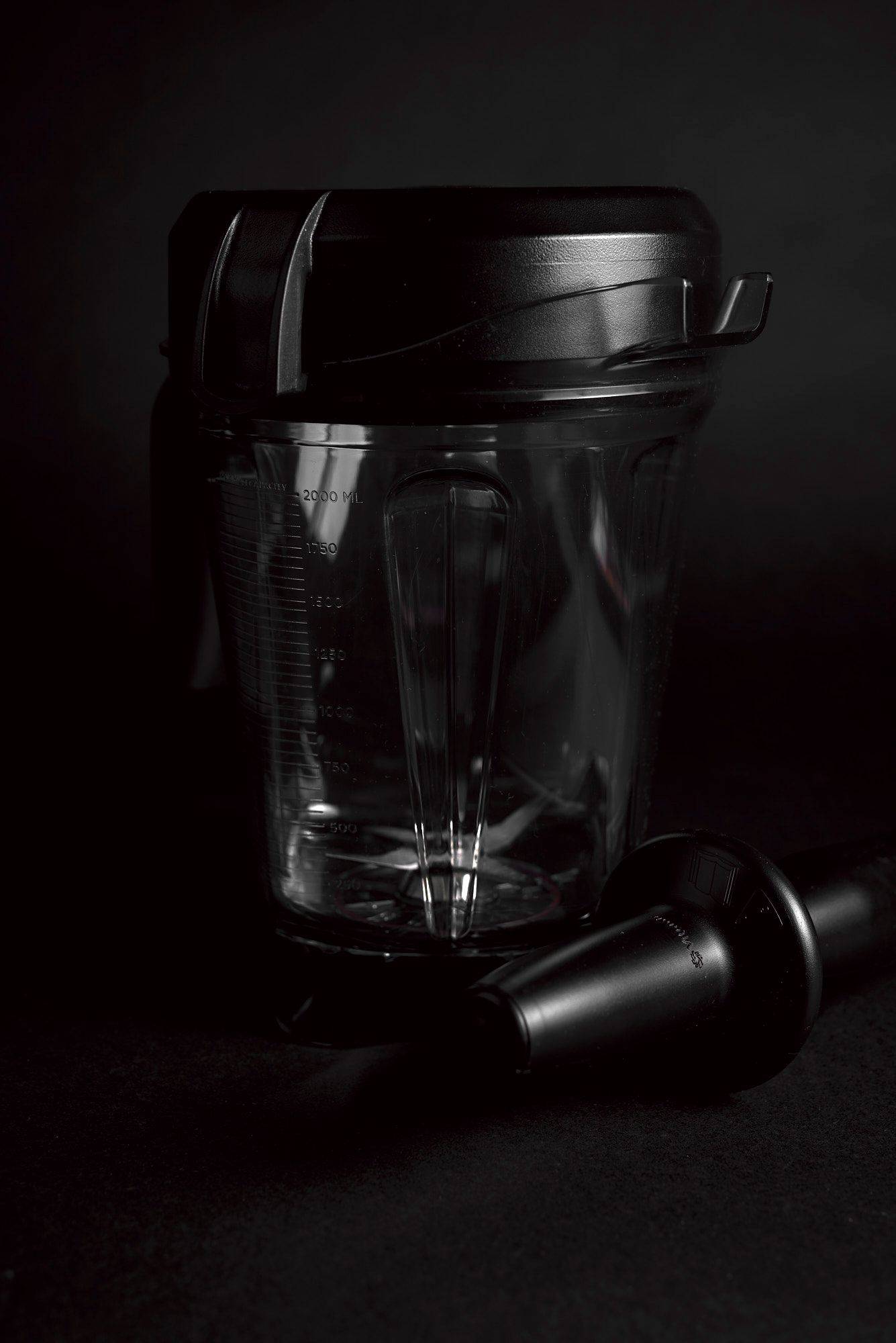 vitamix-professional-series-750-kitchen-blender vitamix professional series 750 kitchen blender on black background