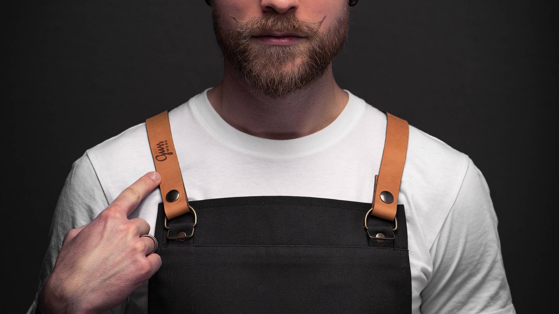 gusswerk-aprons Ben Donath wearing a gusswerk apron