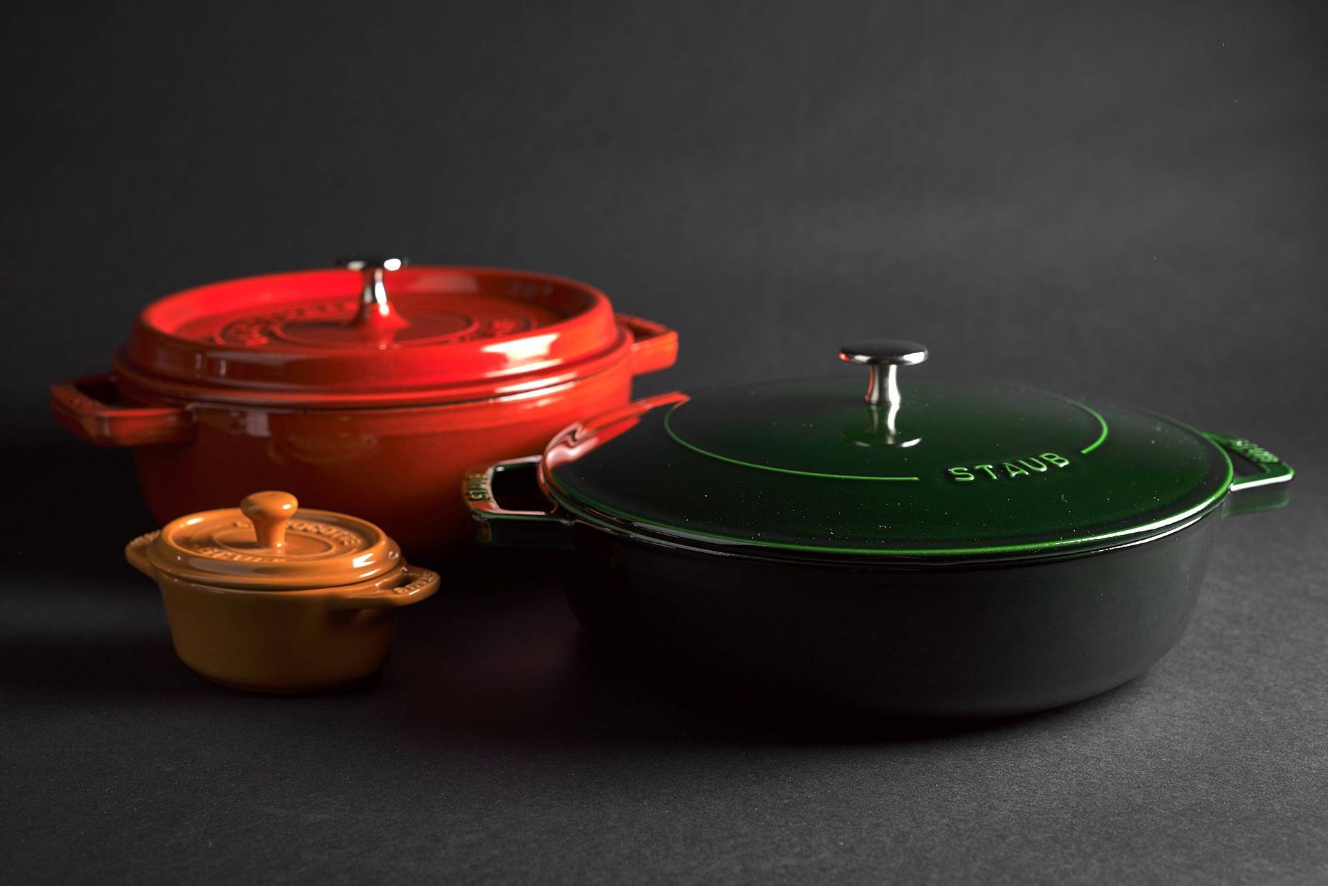 staub-la-cocotte-cast-iron-pots staub la cocotte cast iron pots on black background