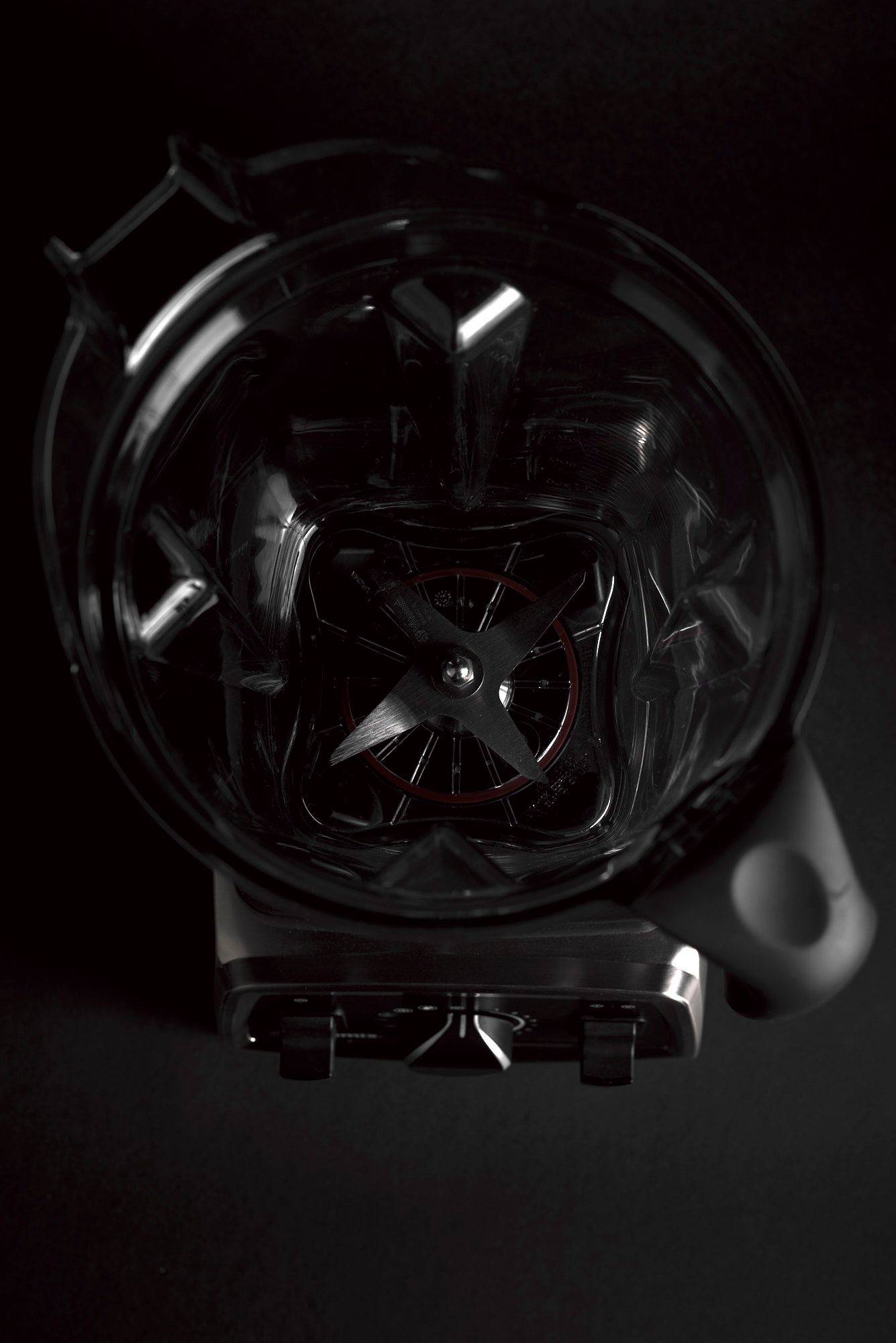 vitamix-professional-series-750-kitchen-blender vitamix professional series 750 kitchen blender on black background
