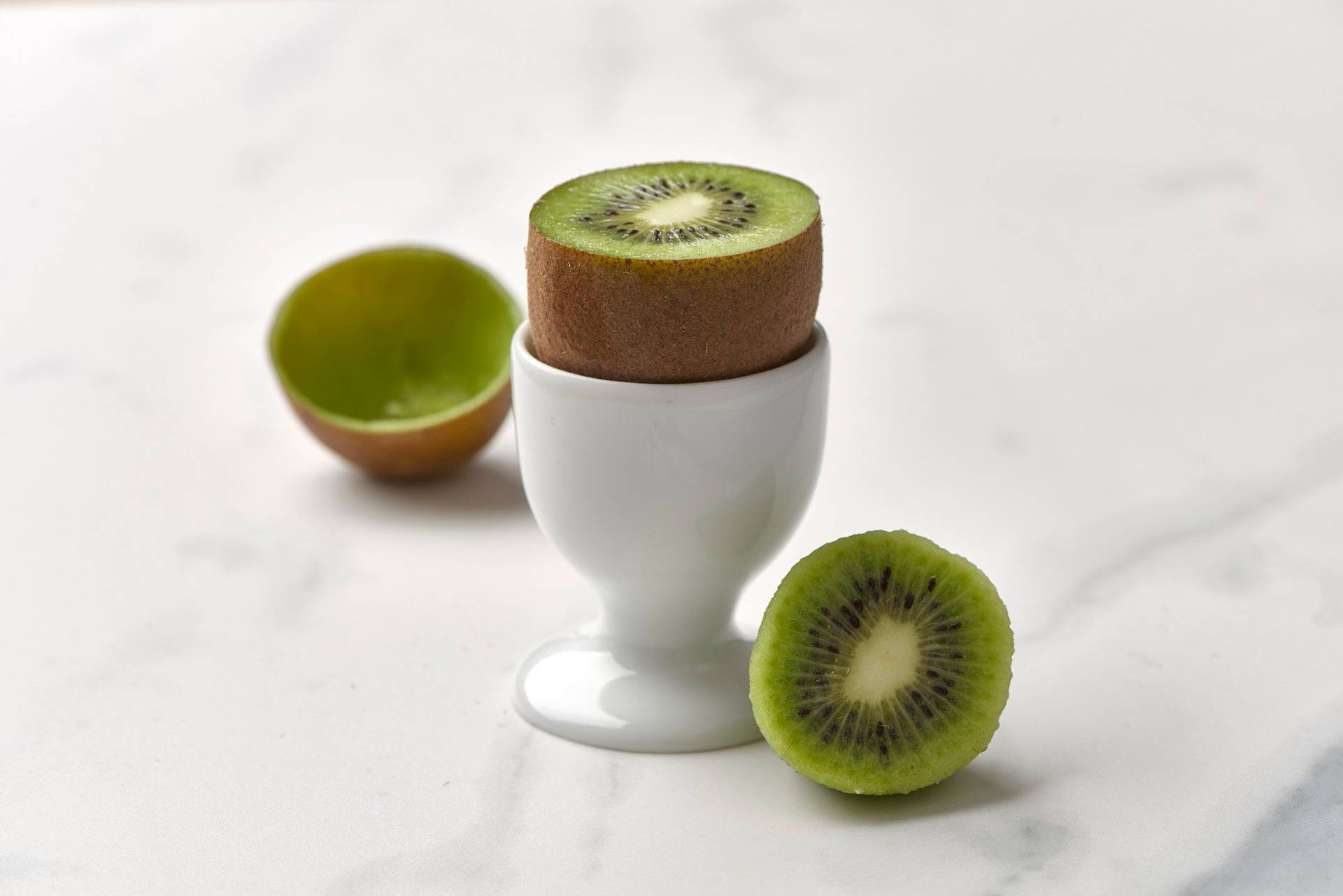 zespri-kiwi a zespri kiwi in an egg cup with a marbled sapienstone top